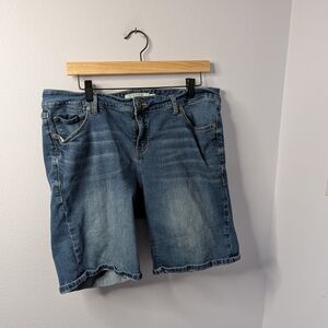 Torrid Denim Bermuda Shorts Size 16 Medium Wash Stretch Jean Shorts
